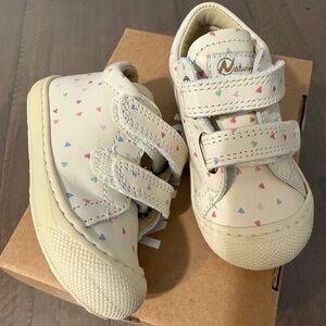 Naturino Cream Baby Shoes with Colorful Heart Pattern